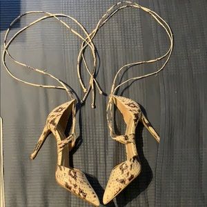 Snake lace up pointed pump